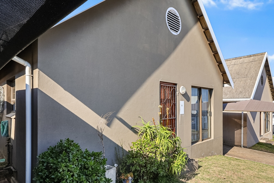 2 Bedroom Property for Sale in Sunnyridge Eastern Cape